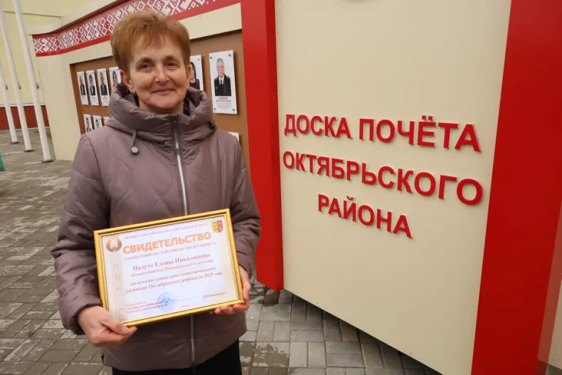 В Октябрьском в Праздник труда  открылась обновленная Доска почета. - 5360483537287