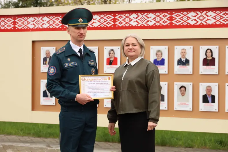 В Октябрьском в Праздник труда  открылась обновленная Доска почета. - 5360483431303