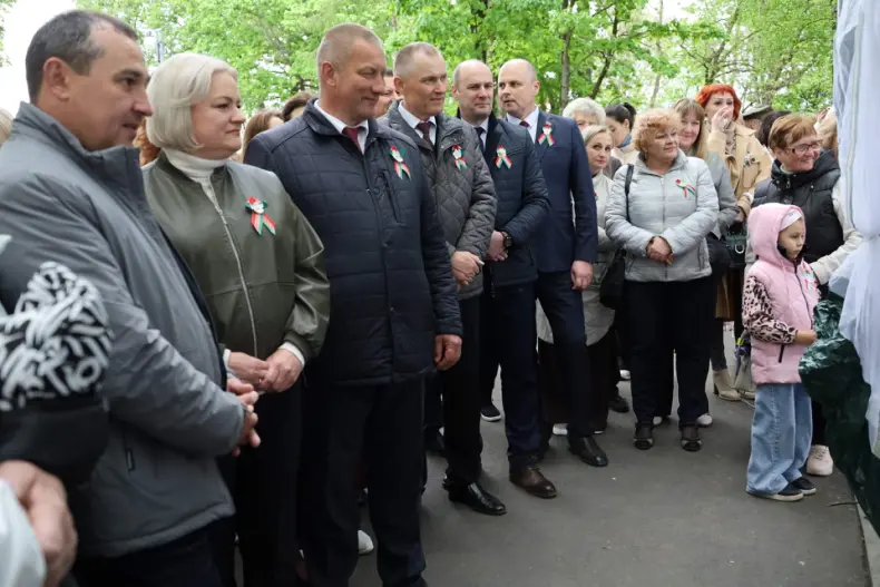 Празднование Дня Победы в Октябрьском продолжилось в городском сквере. - 5360575695495