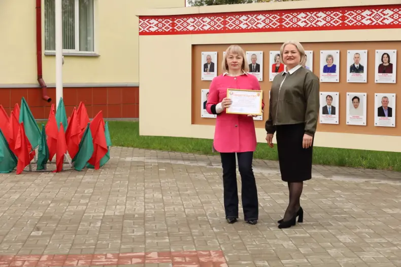 В Октябрьском в Праздник труда  открылась обновленная Доска почета. - 5360483415175