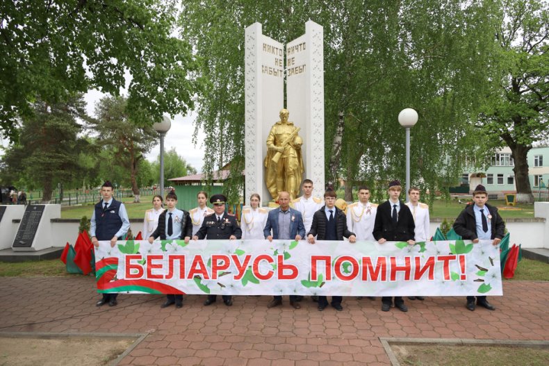 В День Победы в Октябрьском  прошел митинг-реквием, который  состоялся на мемориале «Братское кладбище». - 5360570835335