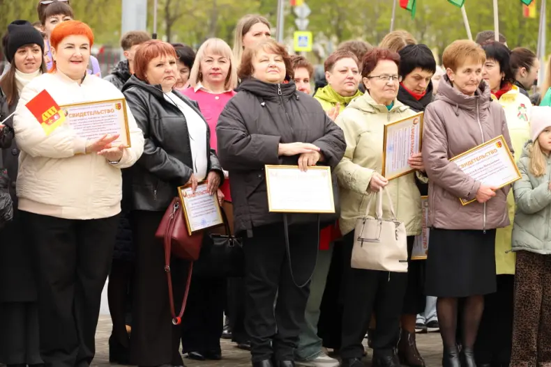 В Октябрьском в Праздник труда  открылась обновленная Доска почета. - 5360483537799
