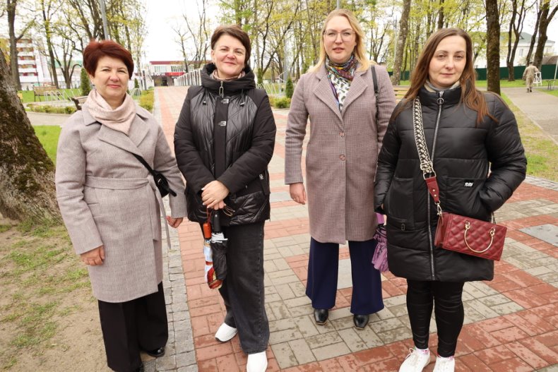 В Октябрьском  в городском сквере прошла  праздничная концертная программа, приуроченная Празднику труда. - 5360483942535