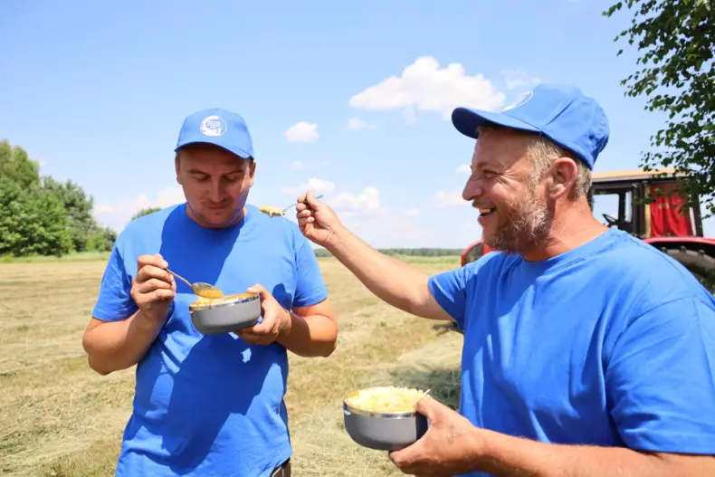 У аграриев Октябрьщины пора горячая и в прямом, и в переносном смысле. - 5361153356935