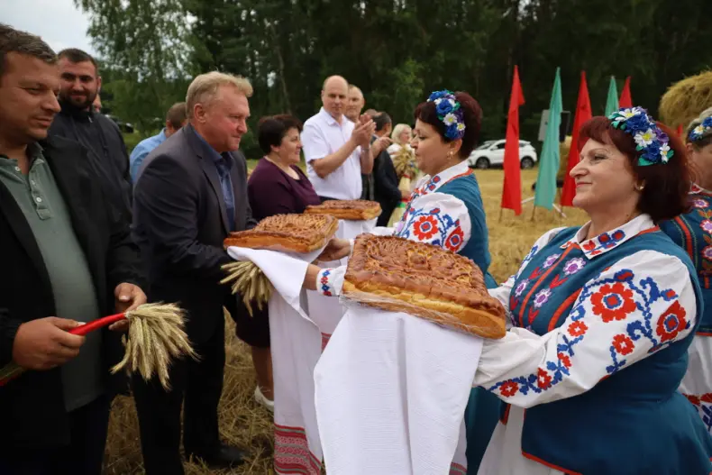 Районный праздник "Зажинки-2026" прошел в Октябрьском районе. - 5361220590983