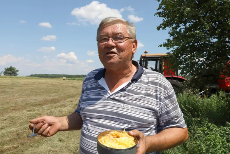 У аграриев Октябрьщины пора горячая и в прямом, и в переносном смысле. - 5361153115527