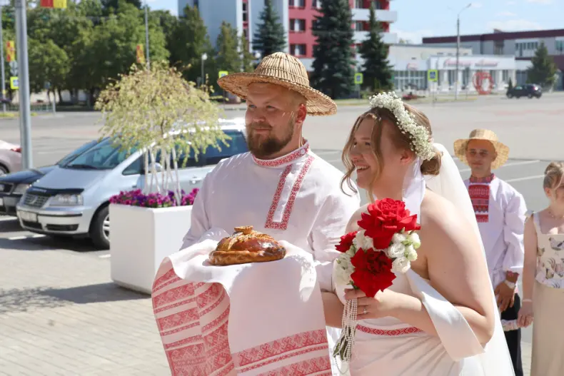 Сегодня в Октябрьском стало на одну семью больше. - 5361609401735
