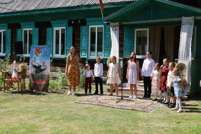 Сегодня в первый день августа поселок  Ратмиров празднует День деревни (фоторепортаж) - 5361470240135