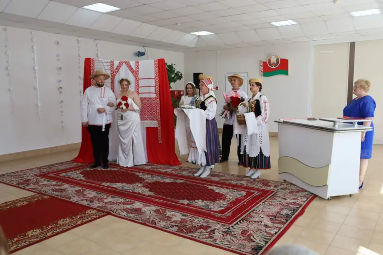 Сегодня в Октябрьском стало на одну семью больше. - 5361609802119